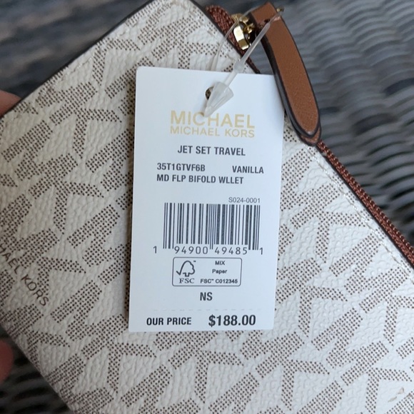 Michael Kors Medium flap Bifold Wallet - Picture 5 of 16